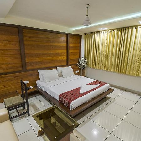 Hotel Radiant Kolhapur Buitenkant foto