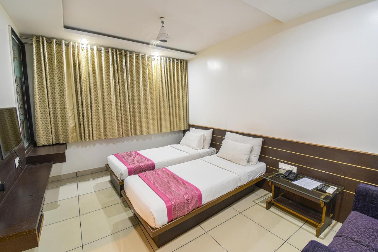 Hotel Radiant Kolhapur Buitenkant foto